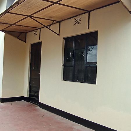 Airb&B Homestay Boma la Ngombe Экстерьер фото