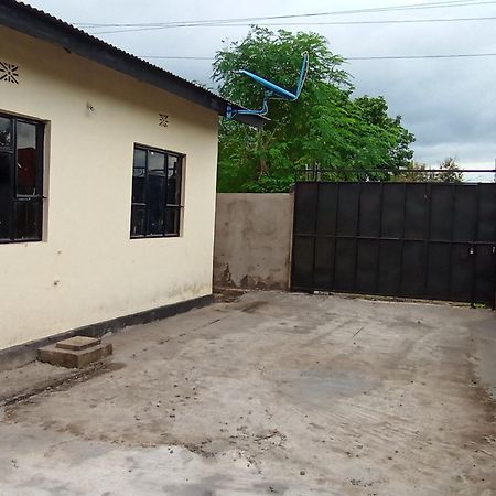 Airb&B Homestay Boma la Ngombe Экстерьер фото
